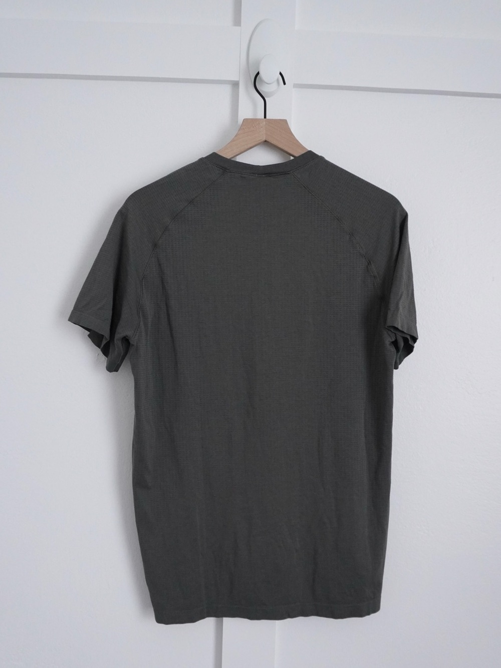 Lululemon Mean Green Short Sleeve Shirt - Picture 3 of 3